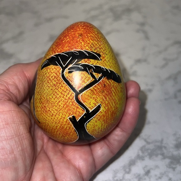 Painted Elephants and Tree Collectable Egg - Picture 2 of 3